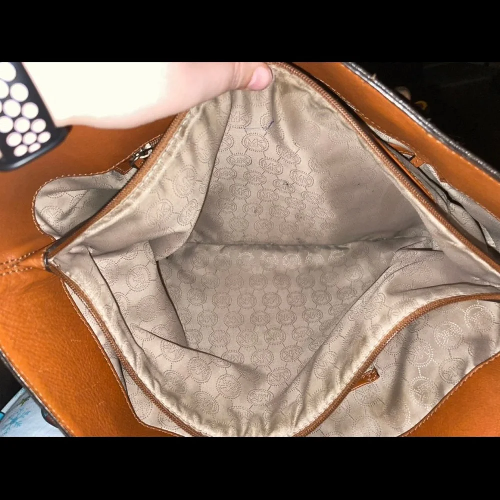 Michael kors purse - Picture 3 of 5